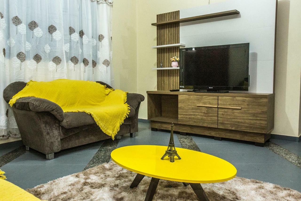 Casa Grande Com 2 Quartos E 1 Casa de férias
