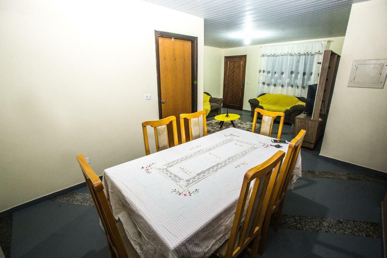 Casa Grande Com 2 Quartos E 1 Casa de férias